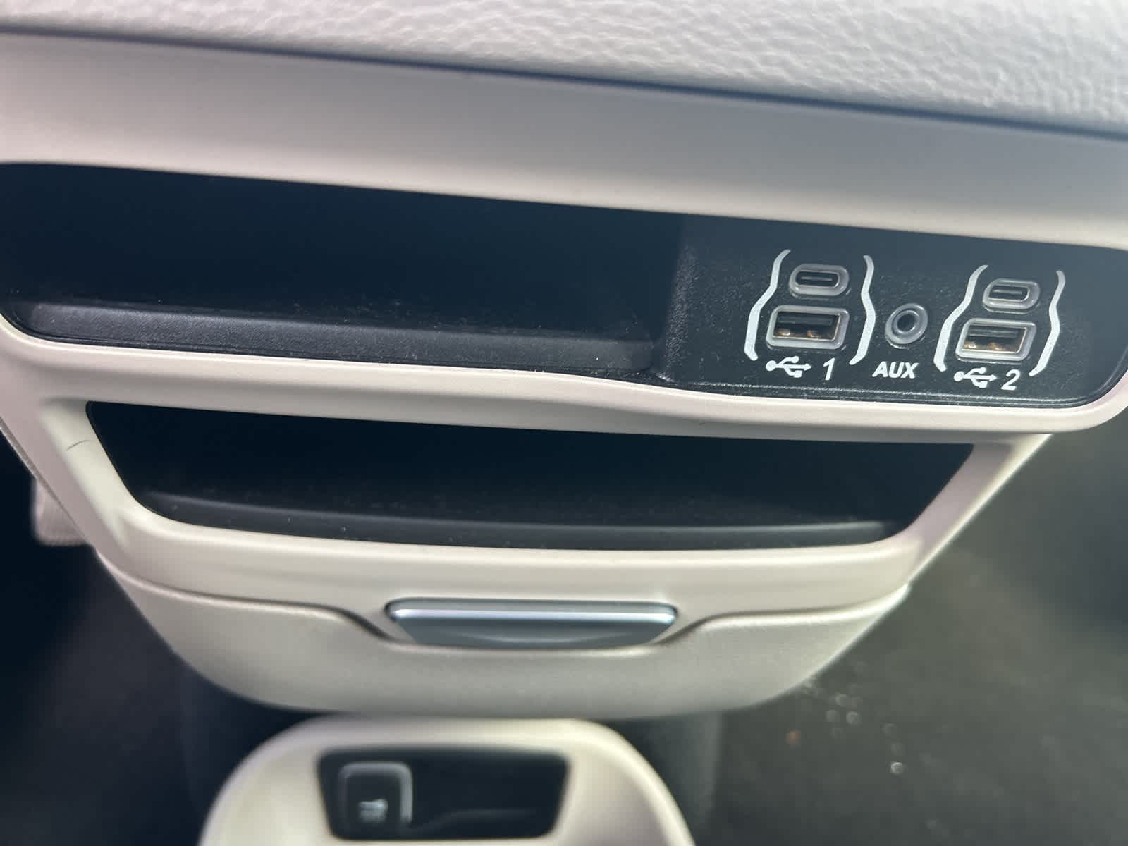 Thumbnail: 2023 Chrysler Pacifica - 29