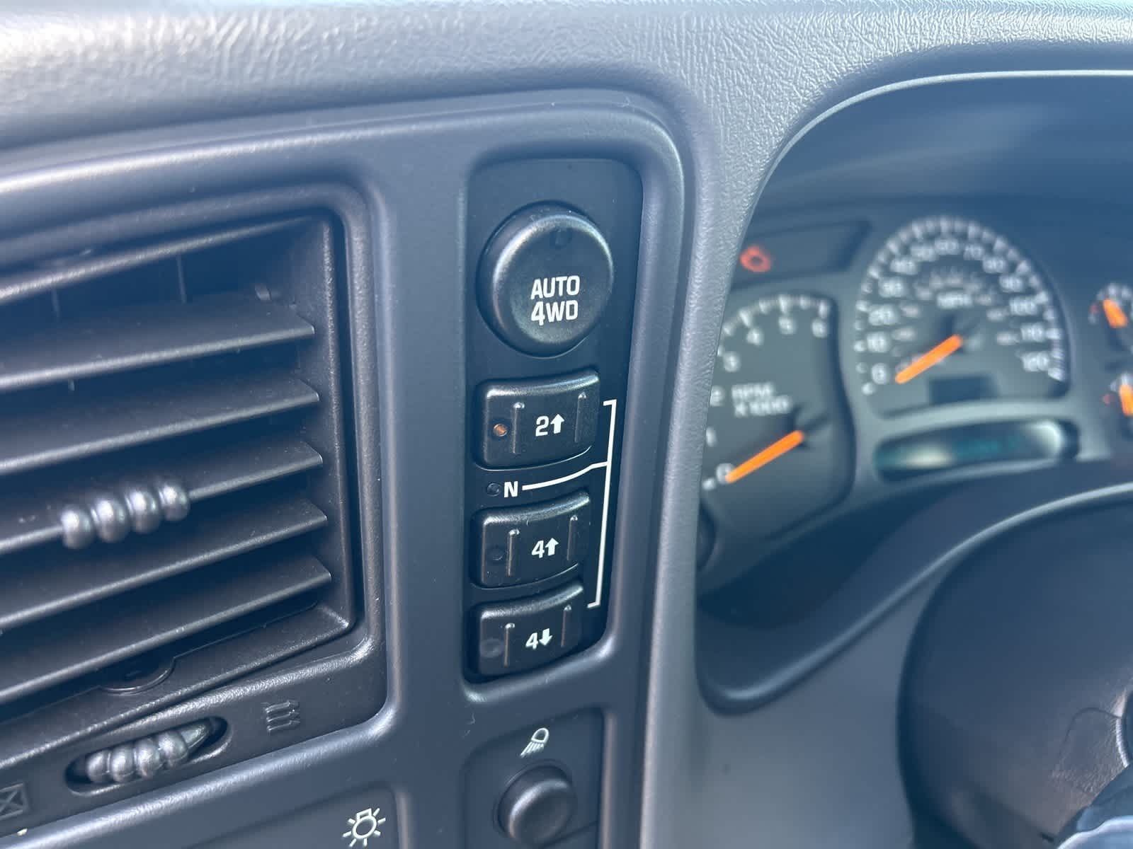 Thumbnail: 2005 Chevrolet Avalanche 1500 - 43