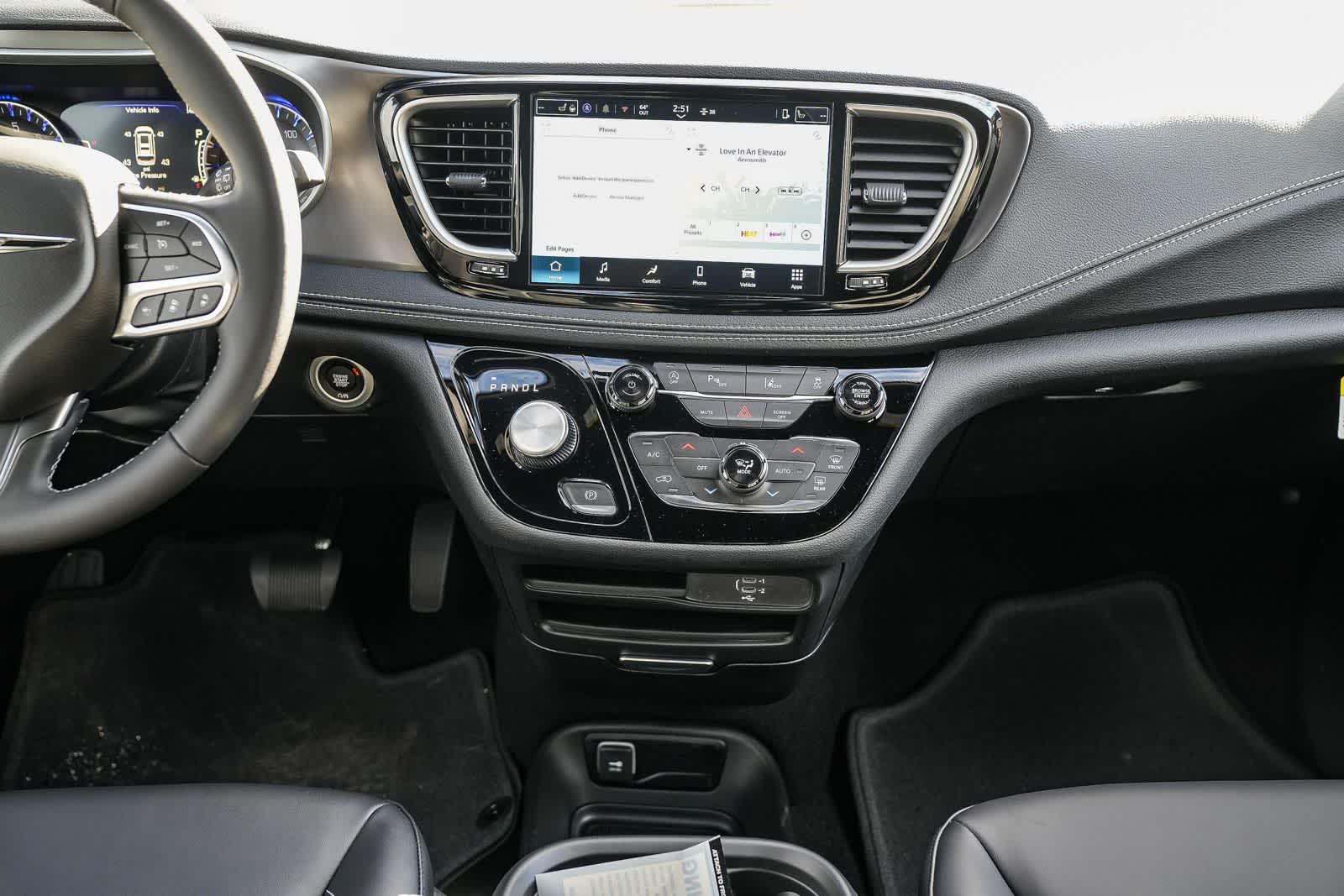 Thumbnail: 2026 Chrysler Pacifica - 14