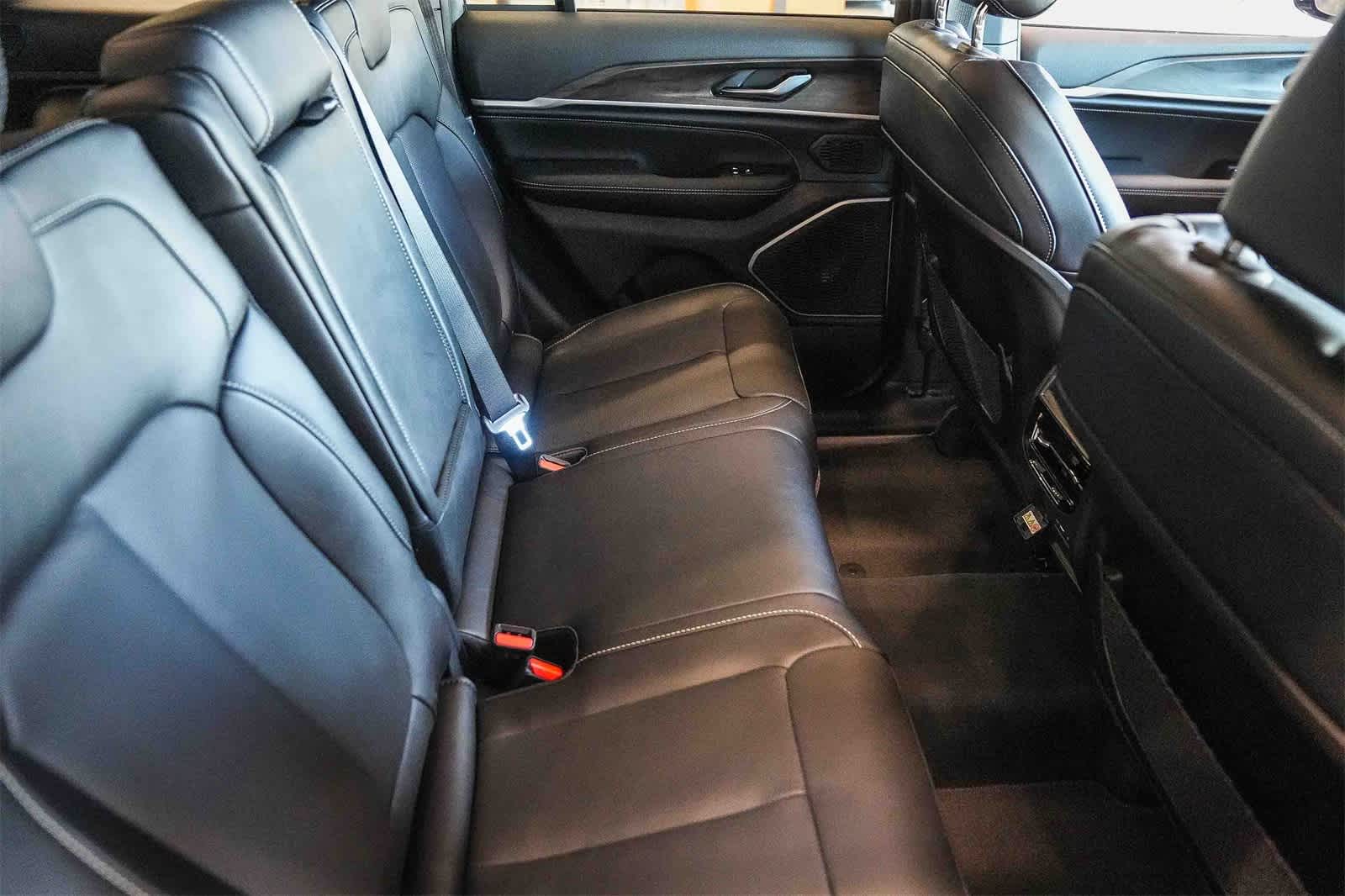 Thumbnail: 2026 Jeep Grand Cherokee - 18