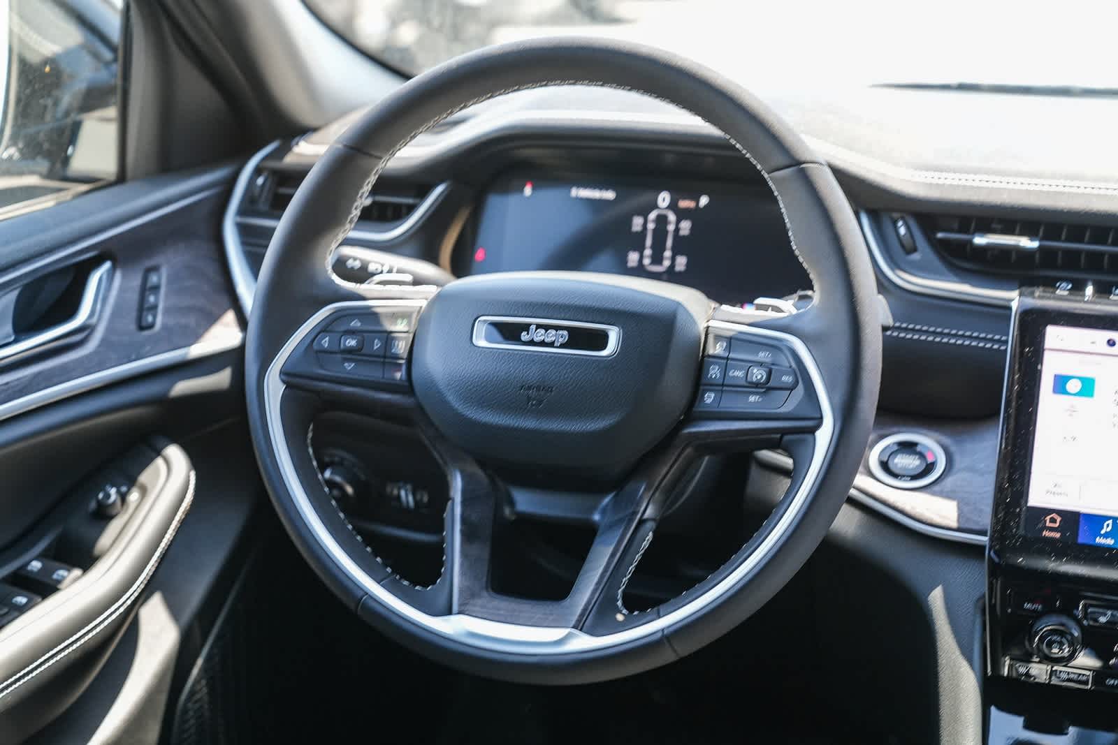 Thumbnail: 2025 Jeep Grand Cherokee L - 16