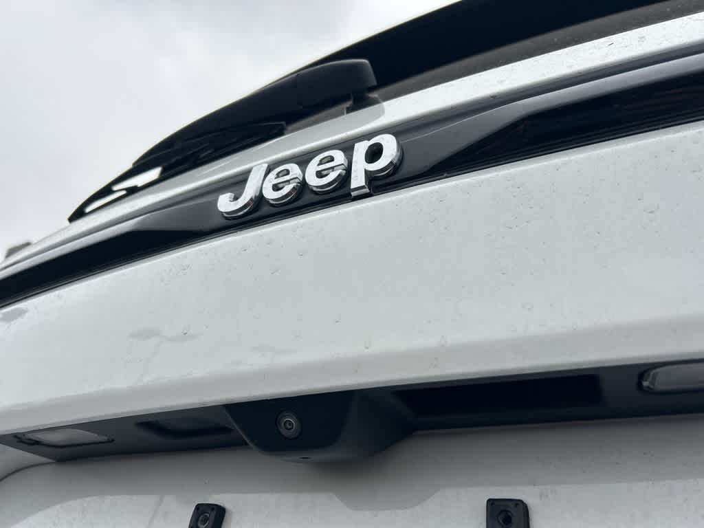Thumbnail: 2022 Jeep Grand Cherokee - 14