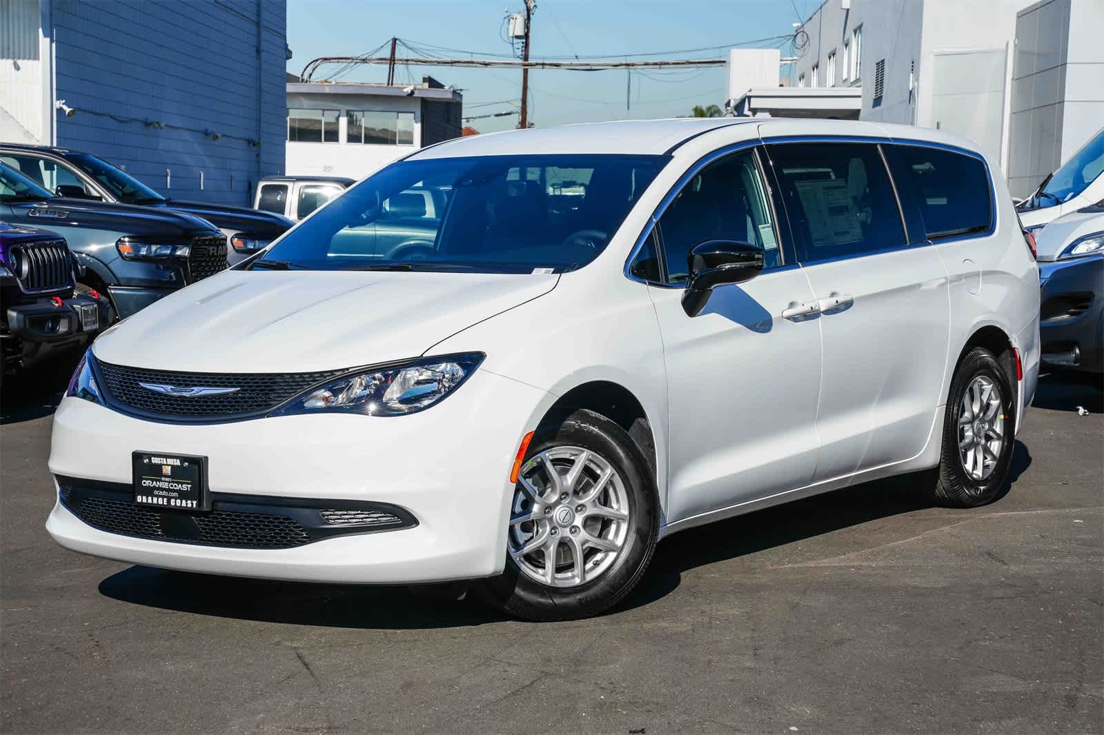 Thumbnail: 2026 Chrysler Voyager - 1