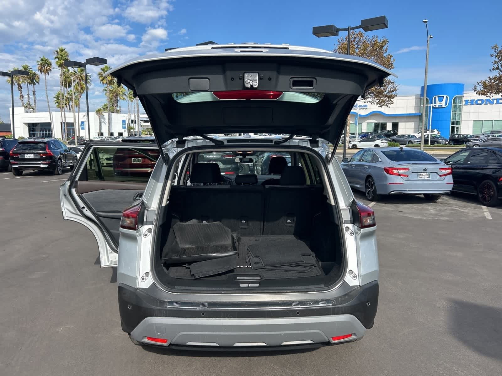 Thumbnail: 2023 Nissan Rogue - 19