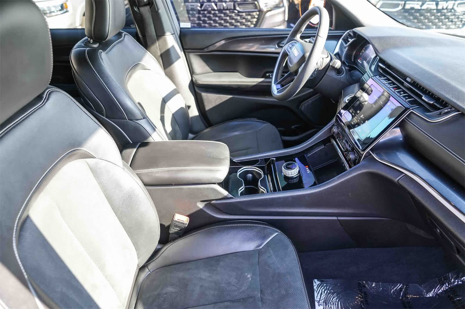 Thumbnail: 2023 Jeep Grand Cherokee - 13