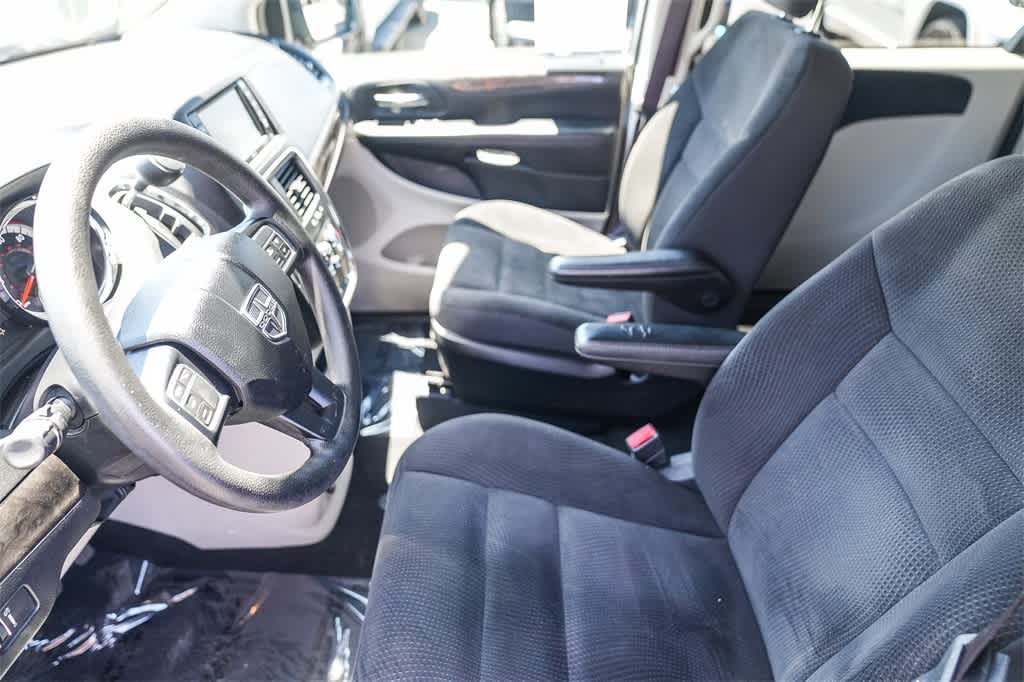 Thumbnail: 2019 Dodge Grand Caravan - 18