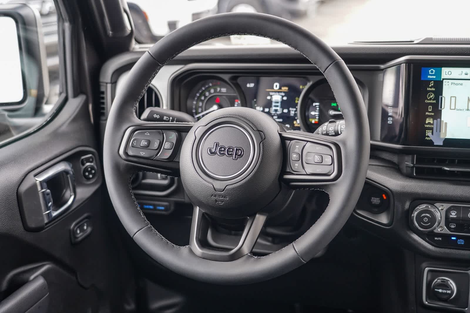 Thumbnail: 2025 Jeep Wrangler - 17