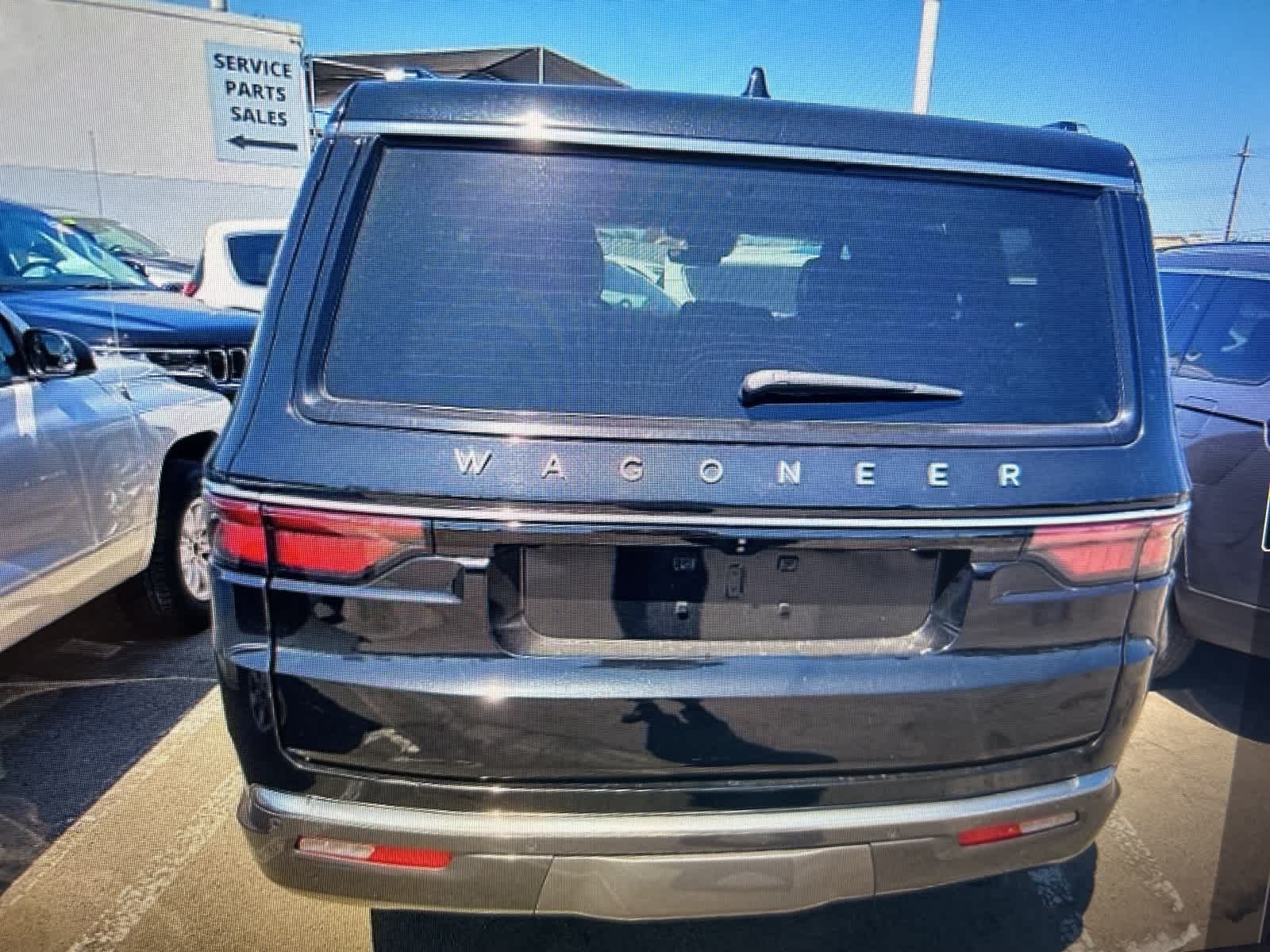Thumbnail: 2022 Jeep Wagoneer - 16