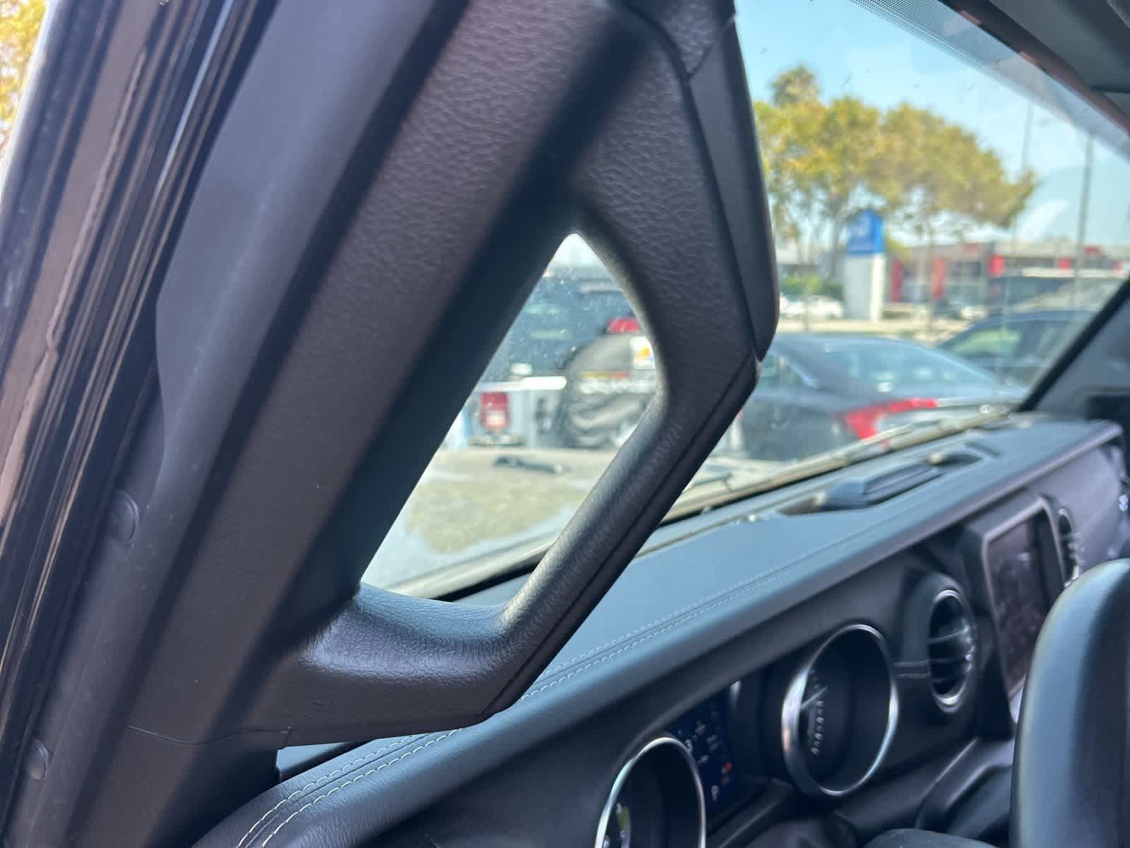 Thumbnail: 2022 Jeep Wrangler - 28