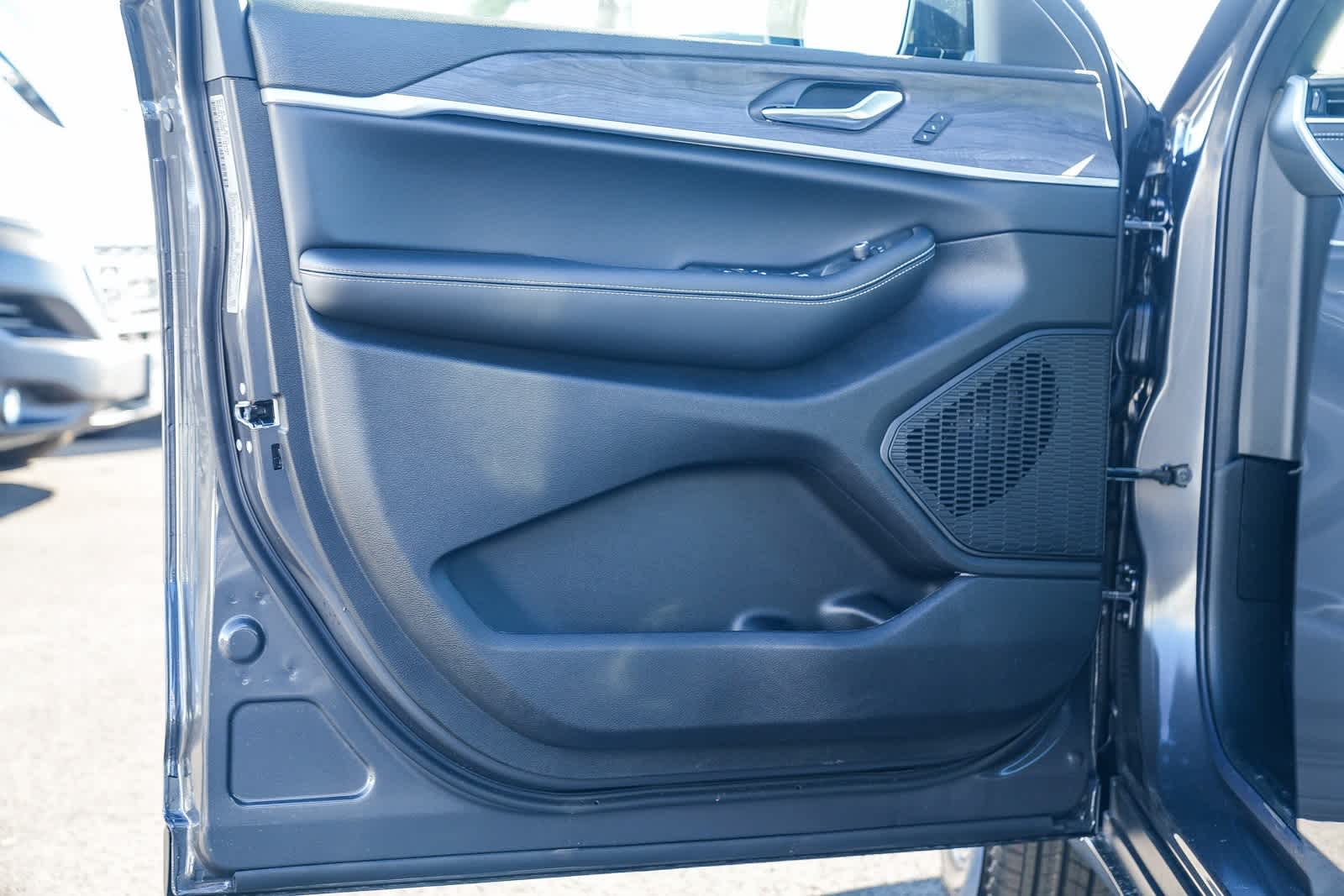 Thumbnail: 2025 Jeep Grand Cherokee - 21