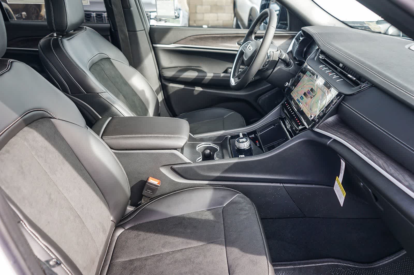 Thumbnail: 2026 Jeep Grand Cherokee - 17