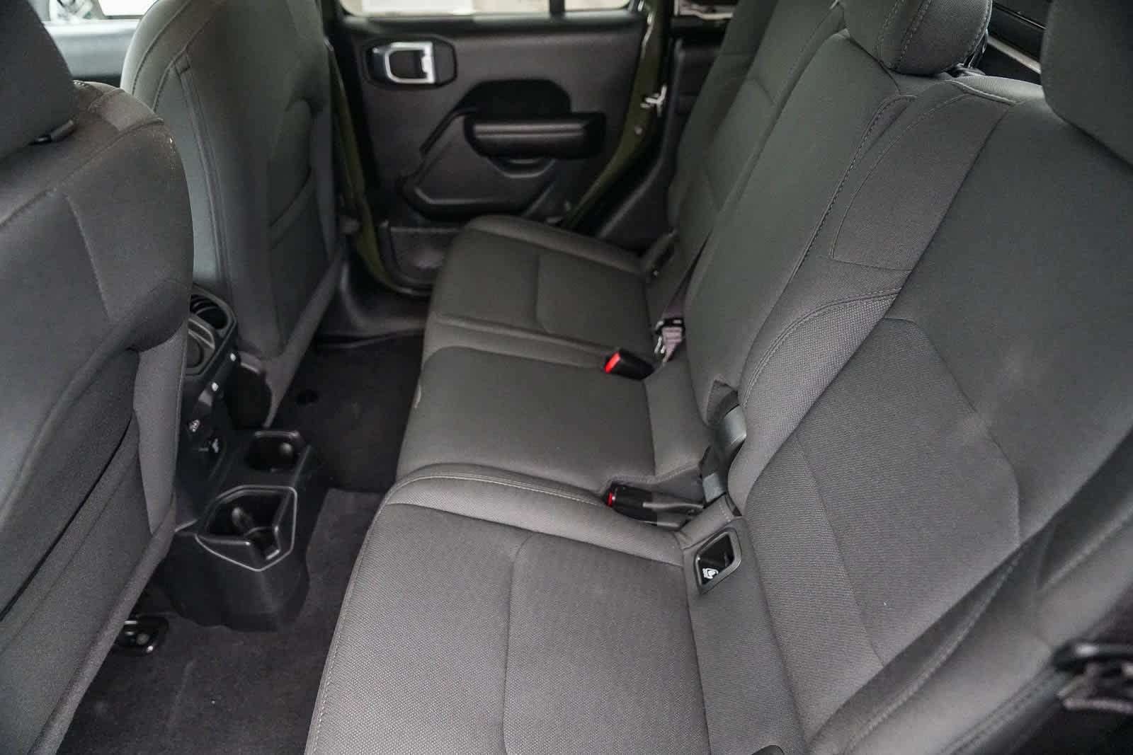 Thumbnail: 2021 Jeep Gladiator - 16