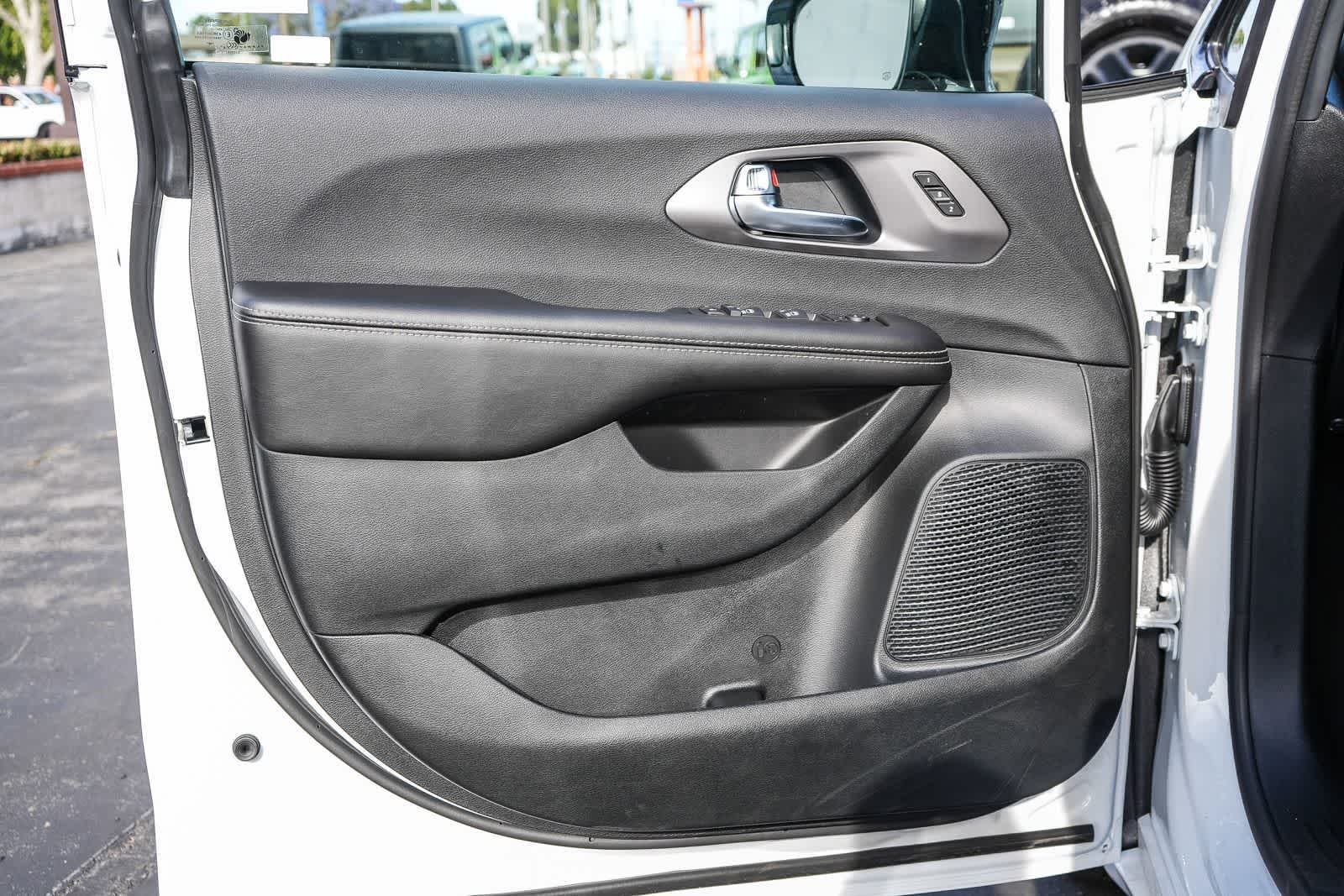 Thumbnail: 2026 Chrysler Pacifica - 24