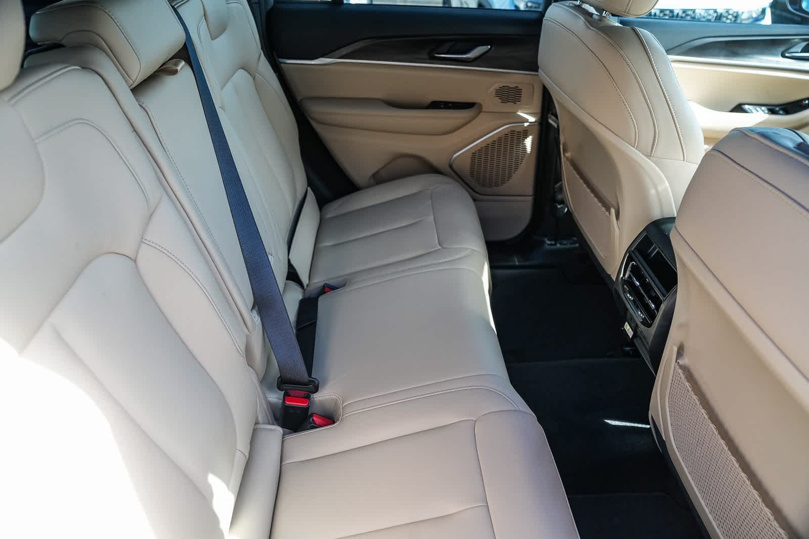 Thumbnail: 2026 Jeep Grand Cherokee - 17