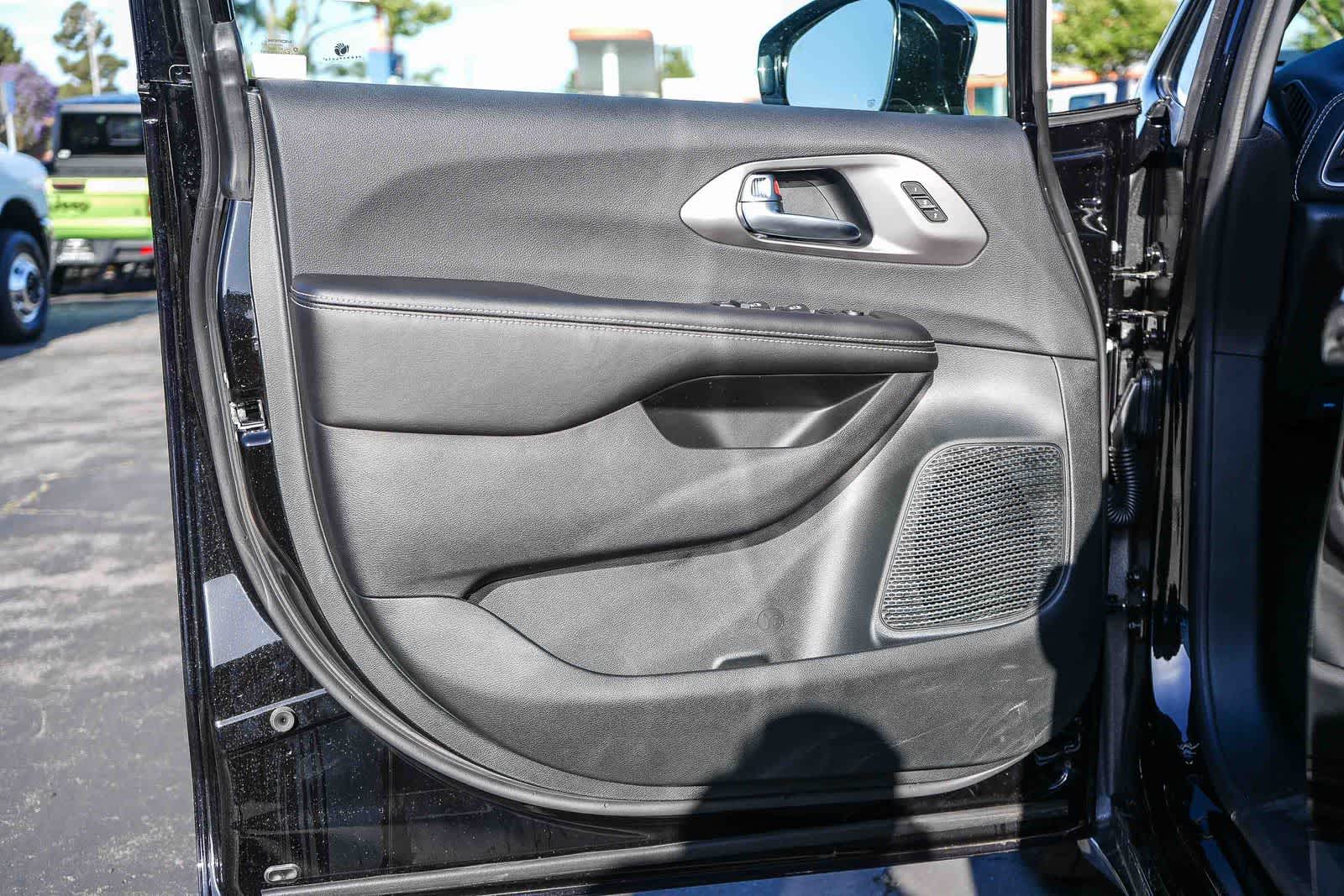Thumbnail: 2026 Chrysler Pacifica - 24