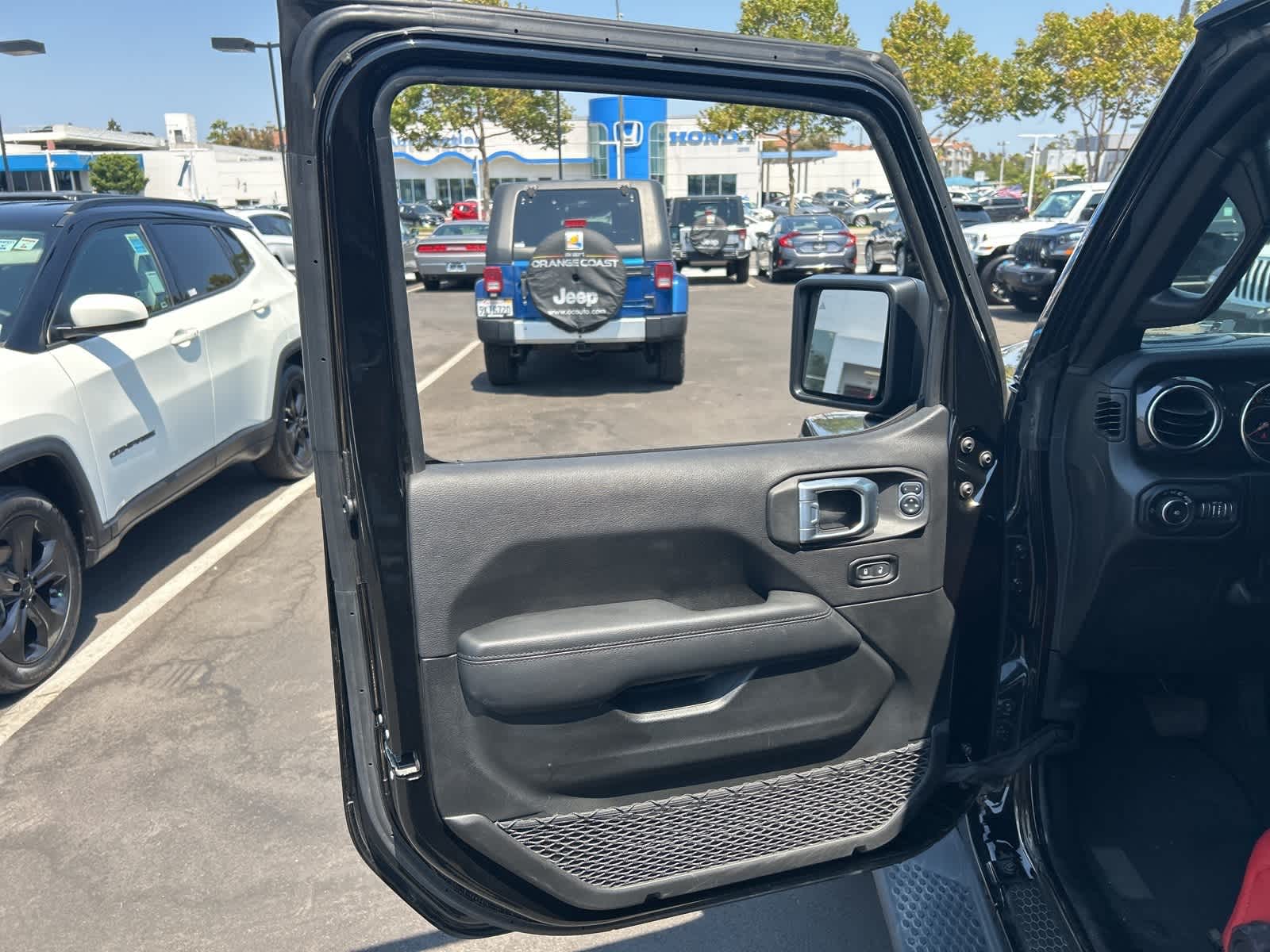 Thumbnail: 2022 Jeep Wrangler - 21