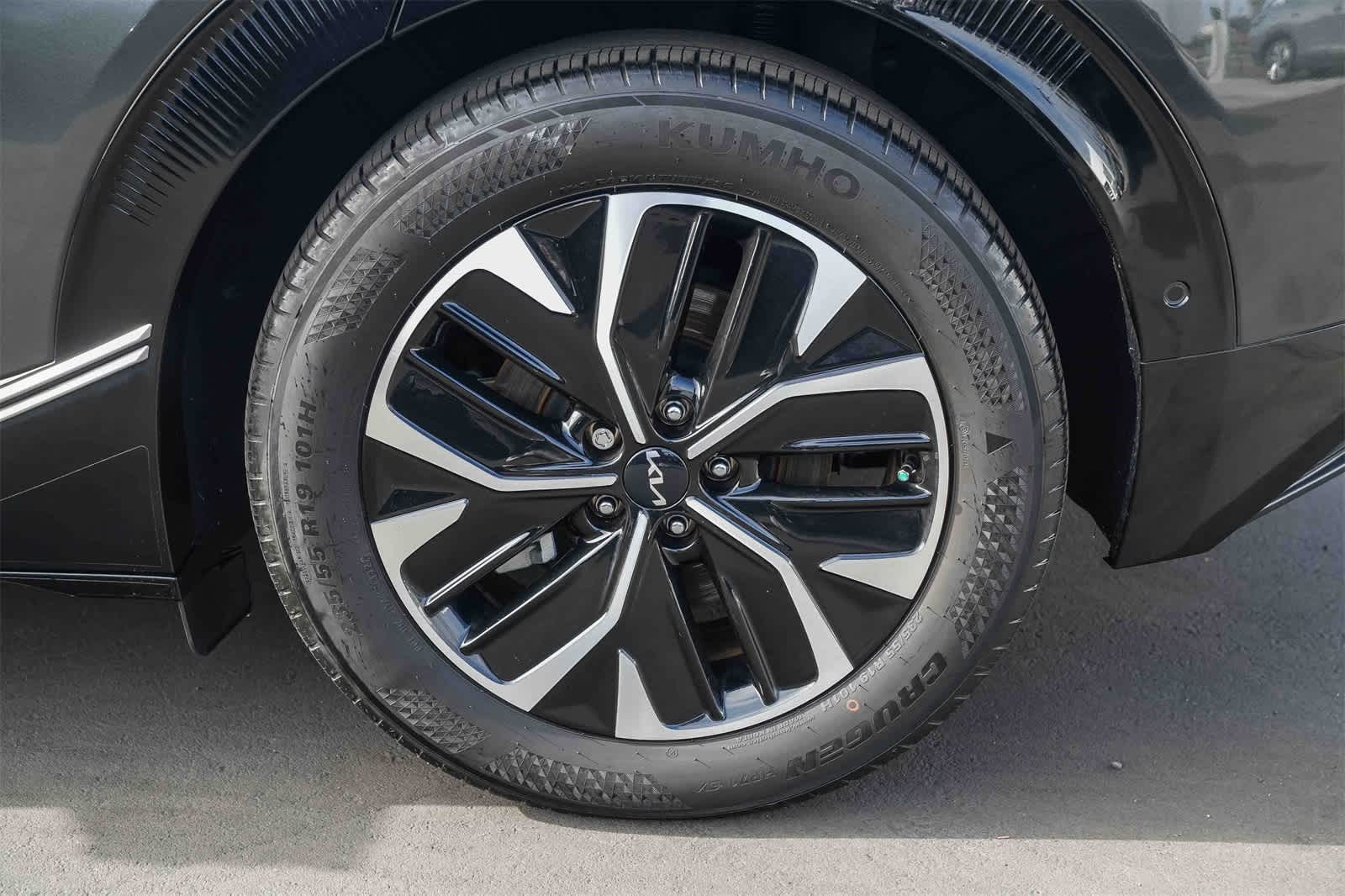 Thumbnail: 2023 Kia EV6 - 10