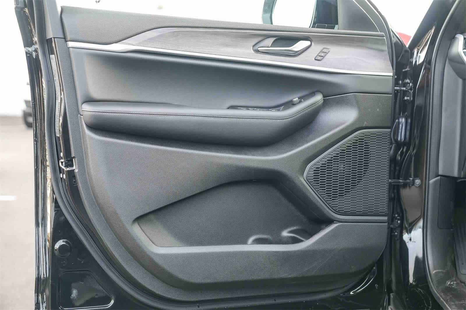 Thumbnail: 2025 Jeep Grand Cherokee - 20