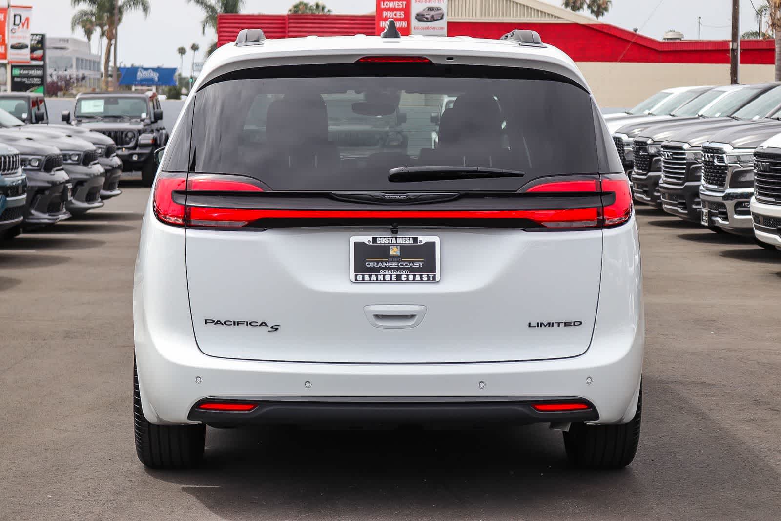 Thumbnail: 2026 Chrysler Pacifica - 5