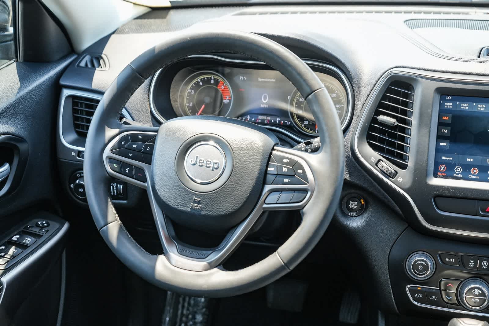 Thumbnail: 2022 Jeep Cherokee - 15
