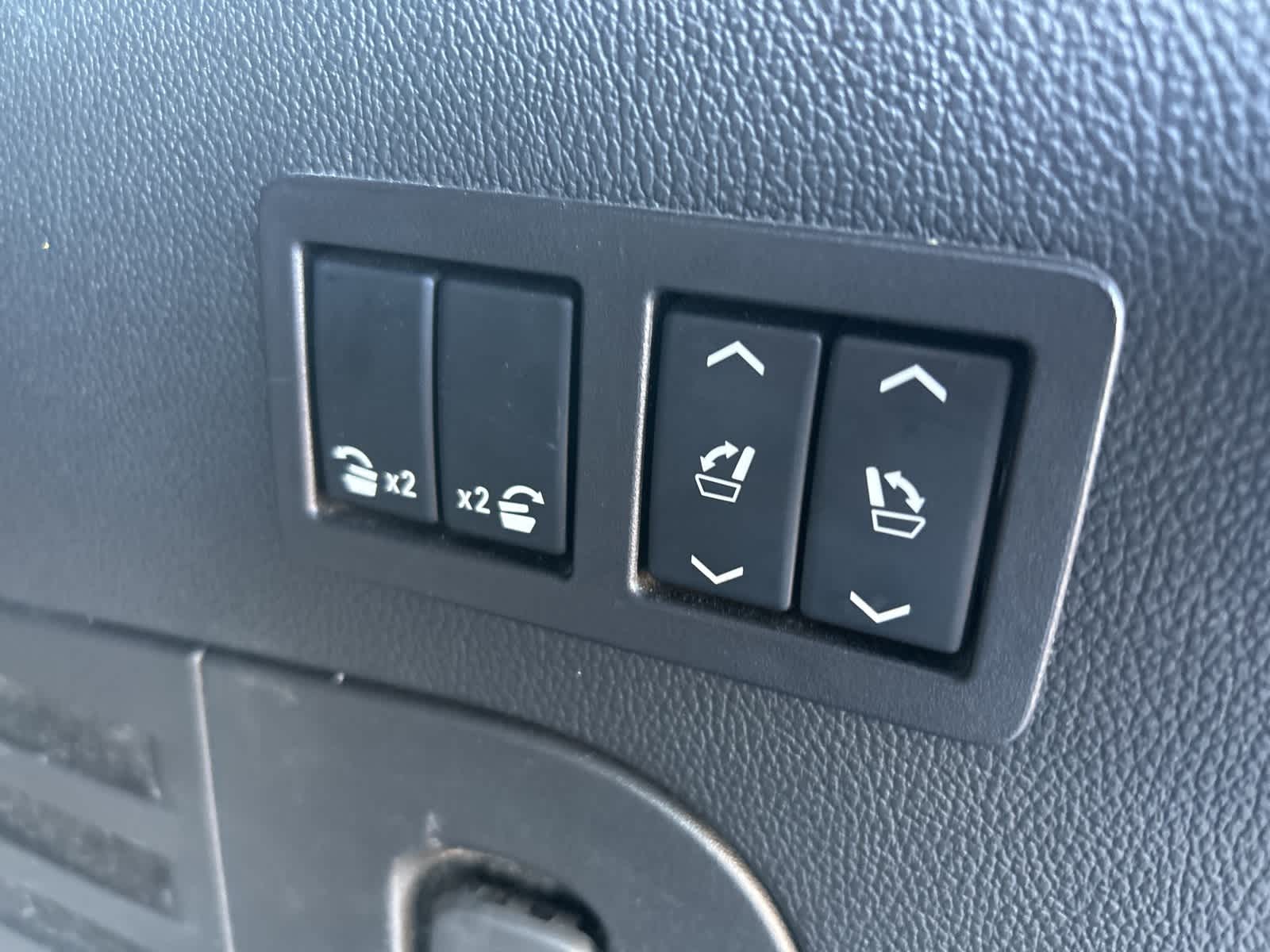 Thumbnail: 2018 GMC Yukon - 35