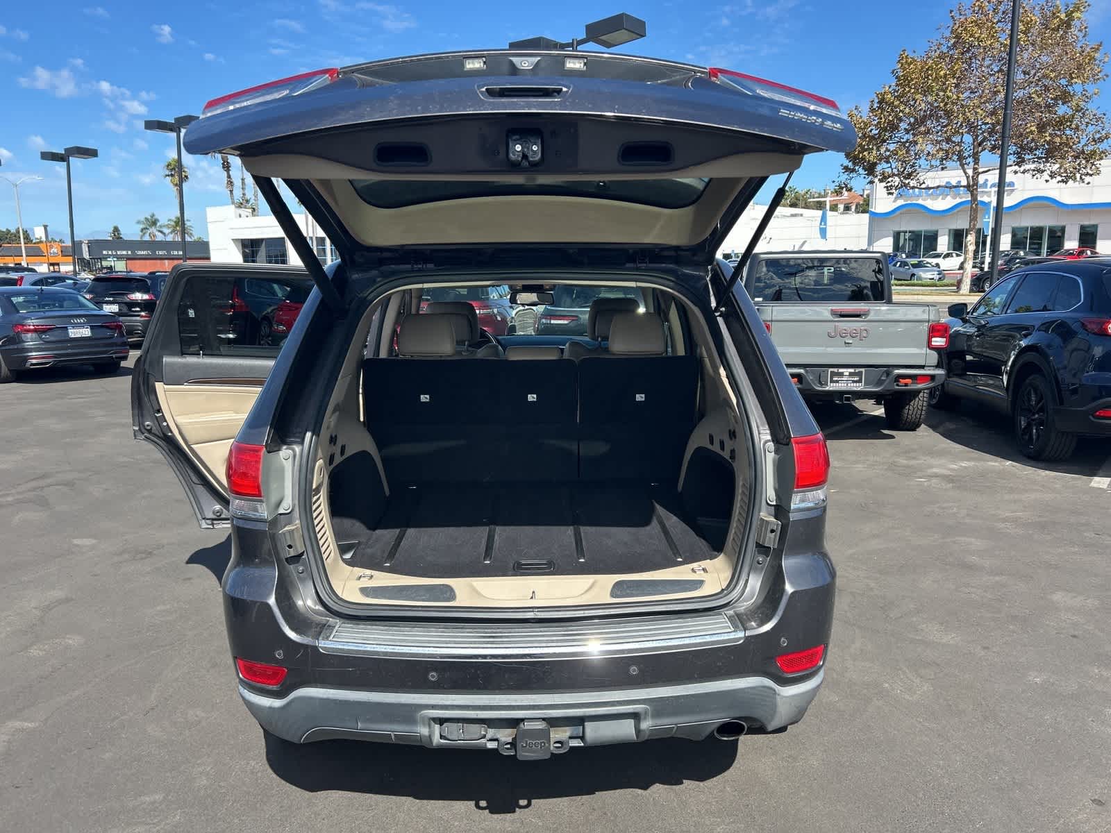 Thumbnail: 2015 Jeep Grand Cherokee - 28