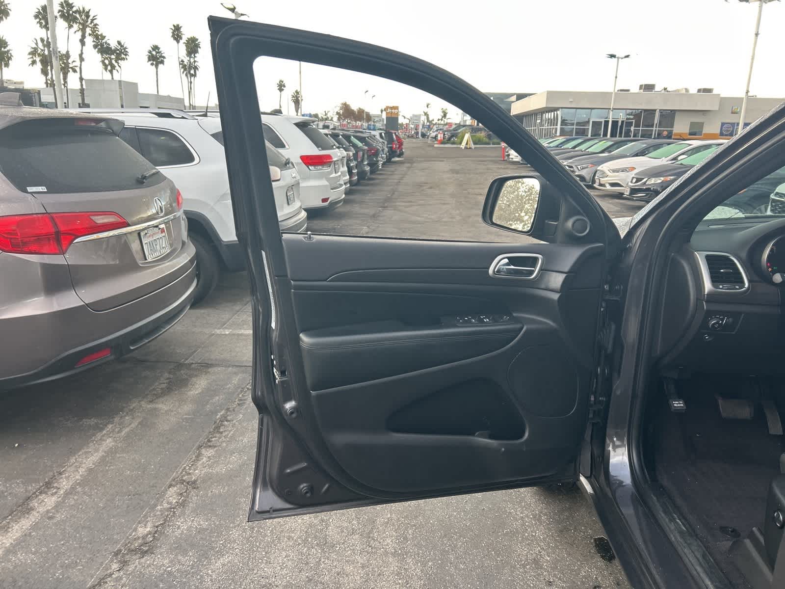 Thumbnail: 2017 Jeep Grand Cherokee - 18