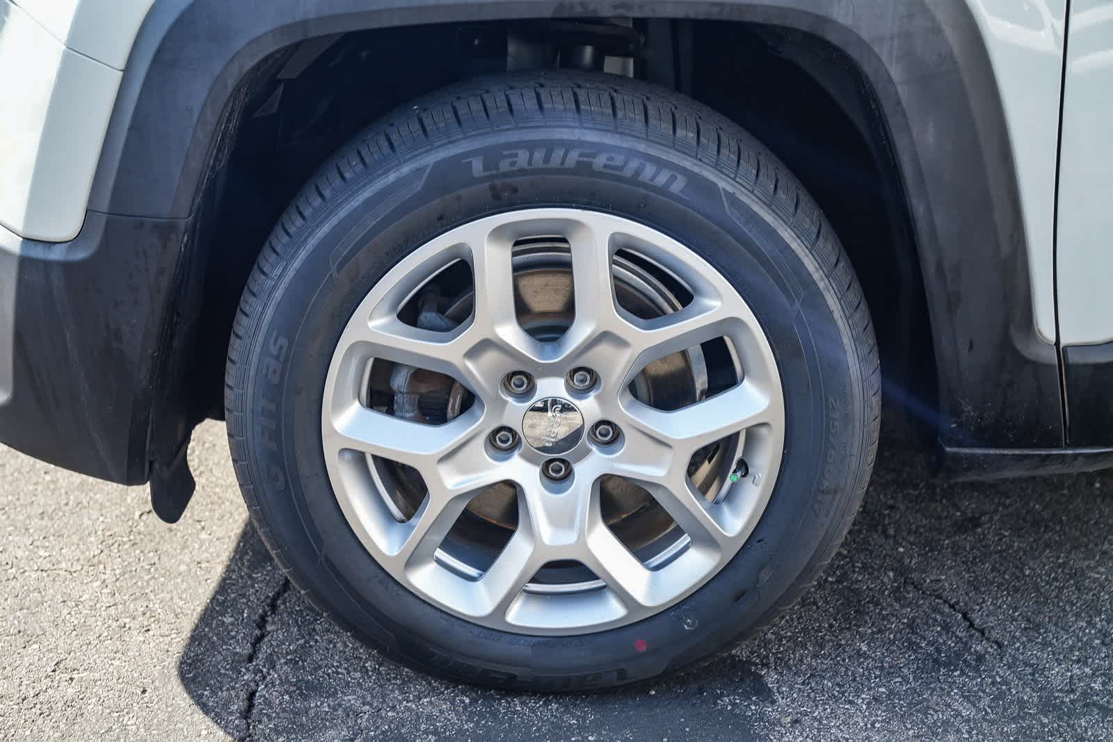 Thumbnail: 2015 Jeep Renegade - 9