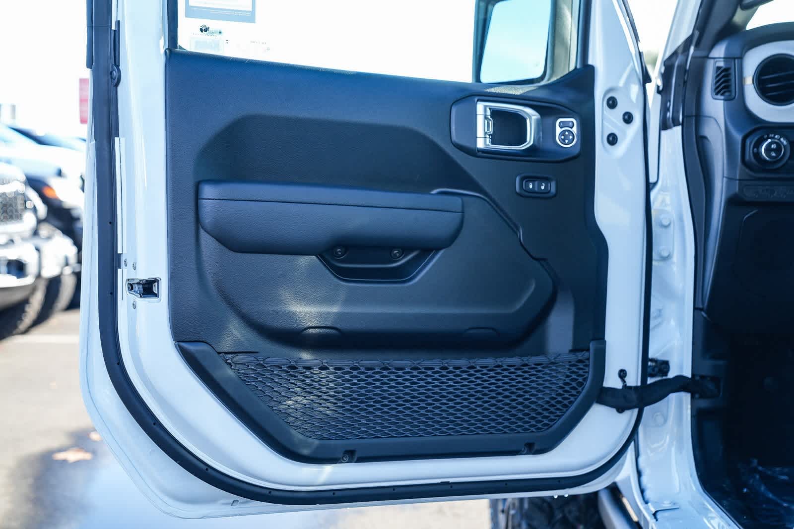 Thumbnail: 2026 Jeep Gladiator - 21