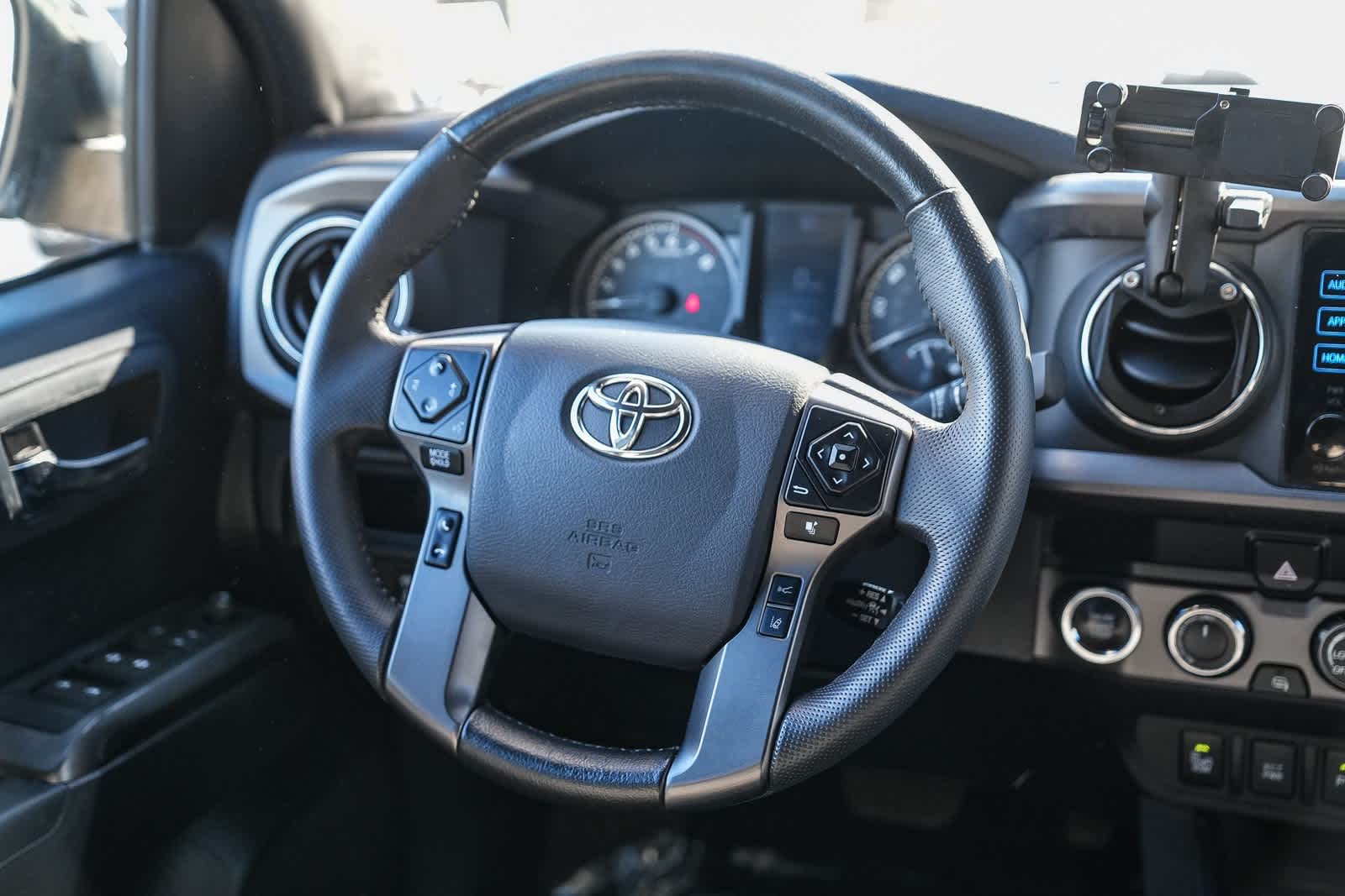 Thumbnail: 2019 Toyota Tacoma - 14