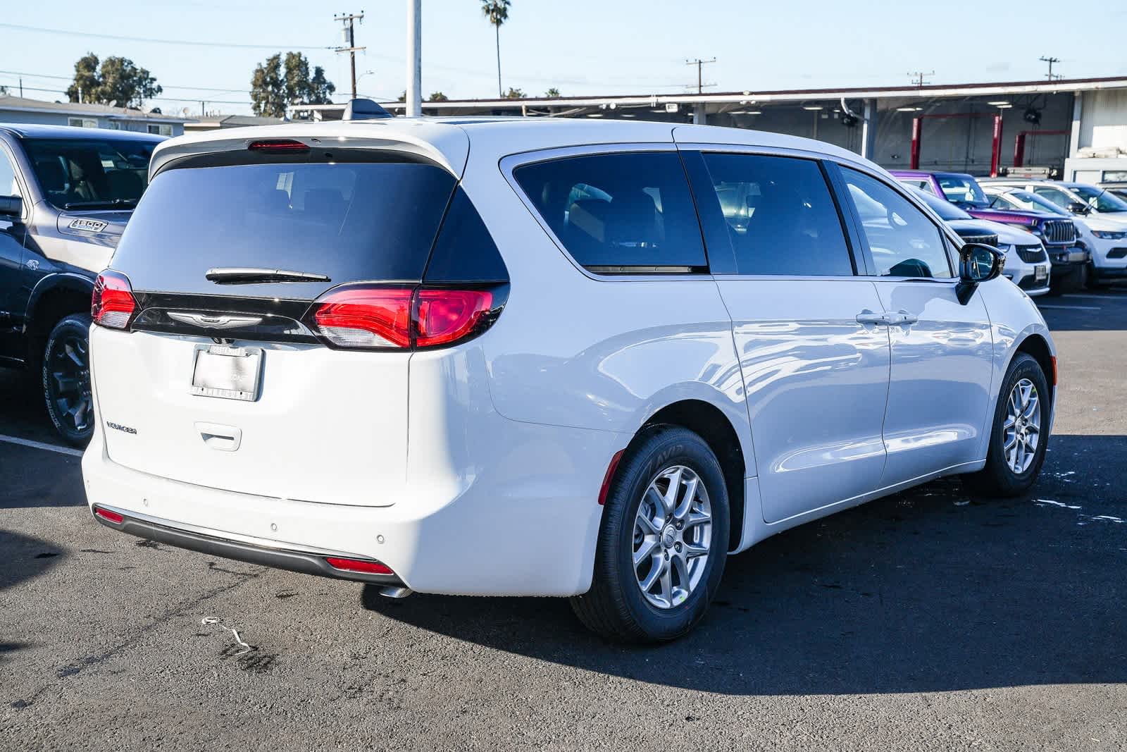 Thumbnail: 2026 Chrysler Voyager - 4