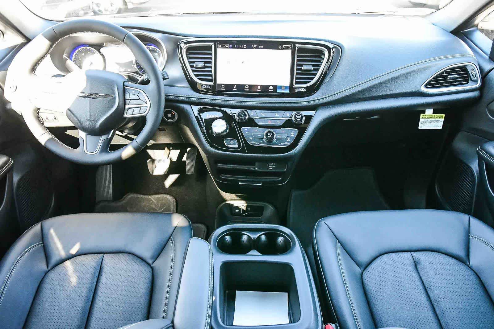 Thumbnail: 2026 Chrysler Pacifica - 13