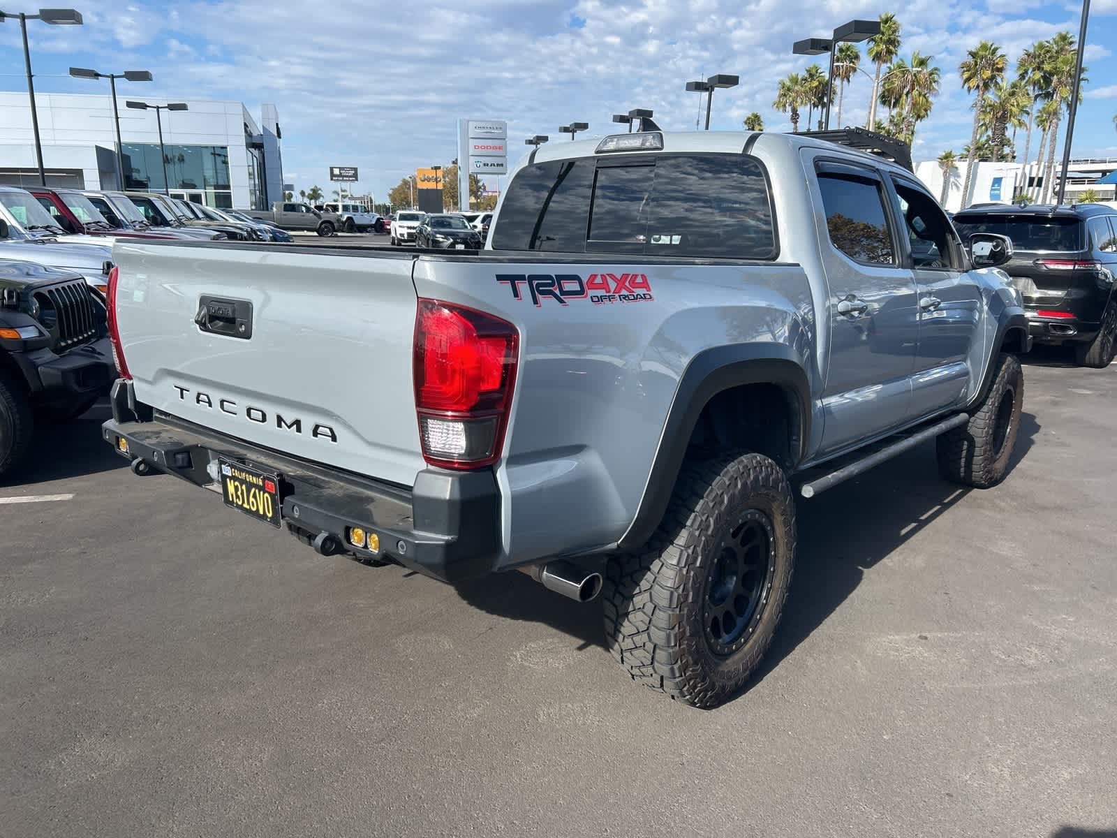 Thumbnail: 2018 Toyota Tacoma - 6