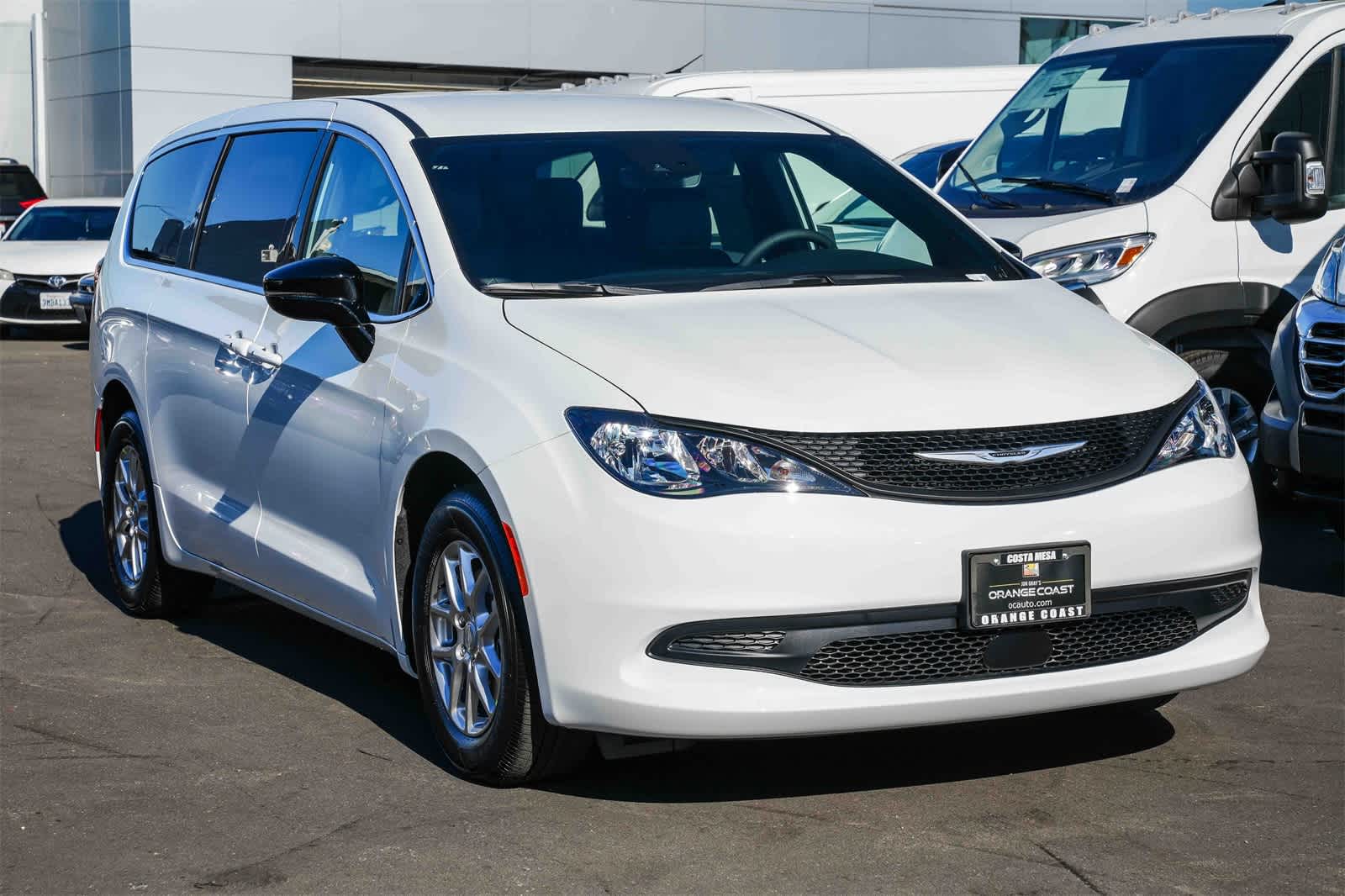 Thumbnail: 2026 Chrysler Voyager - 3