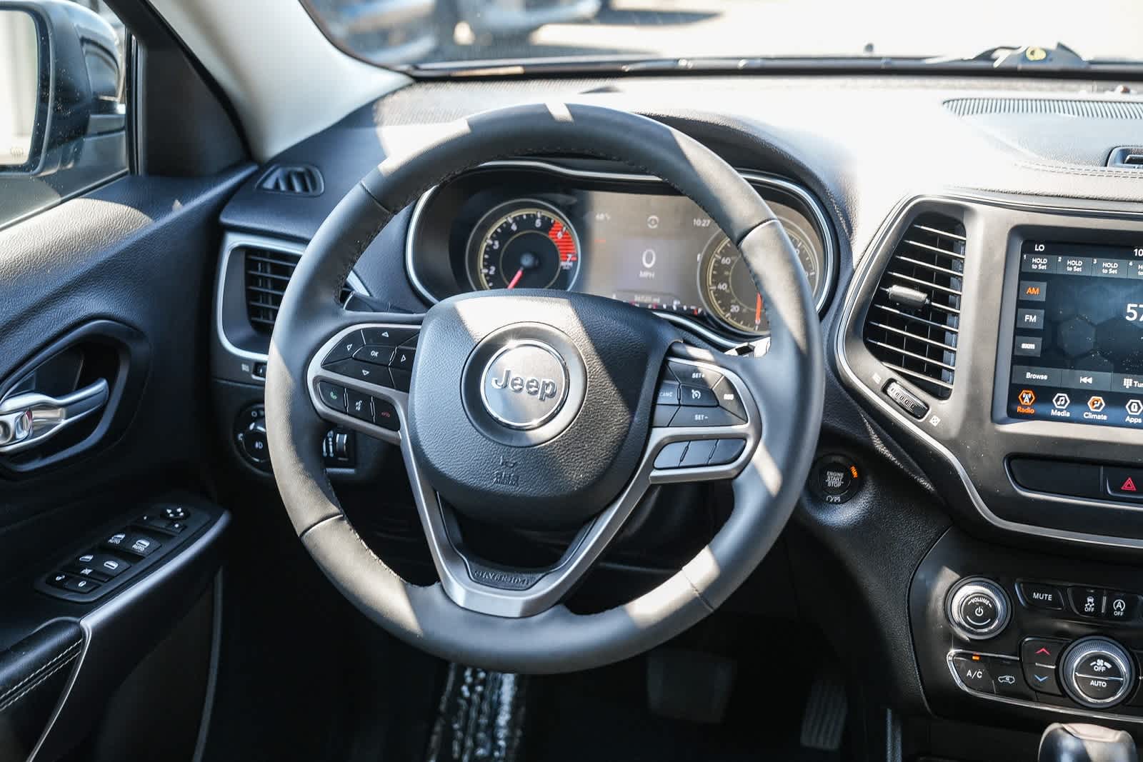 Thumbnail: 2022 Jeep Cherokee - 14