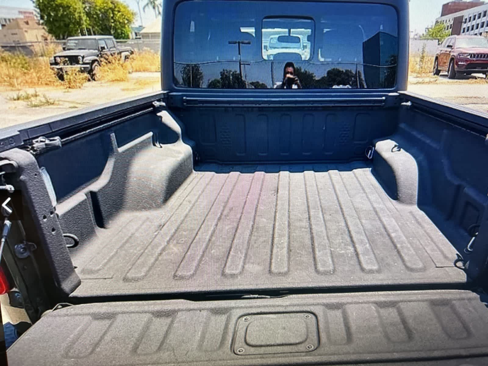 Thumbnail: 2022 Jeep Gladiator - 18