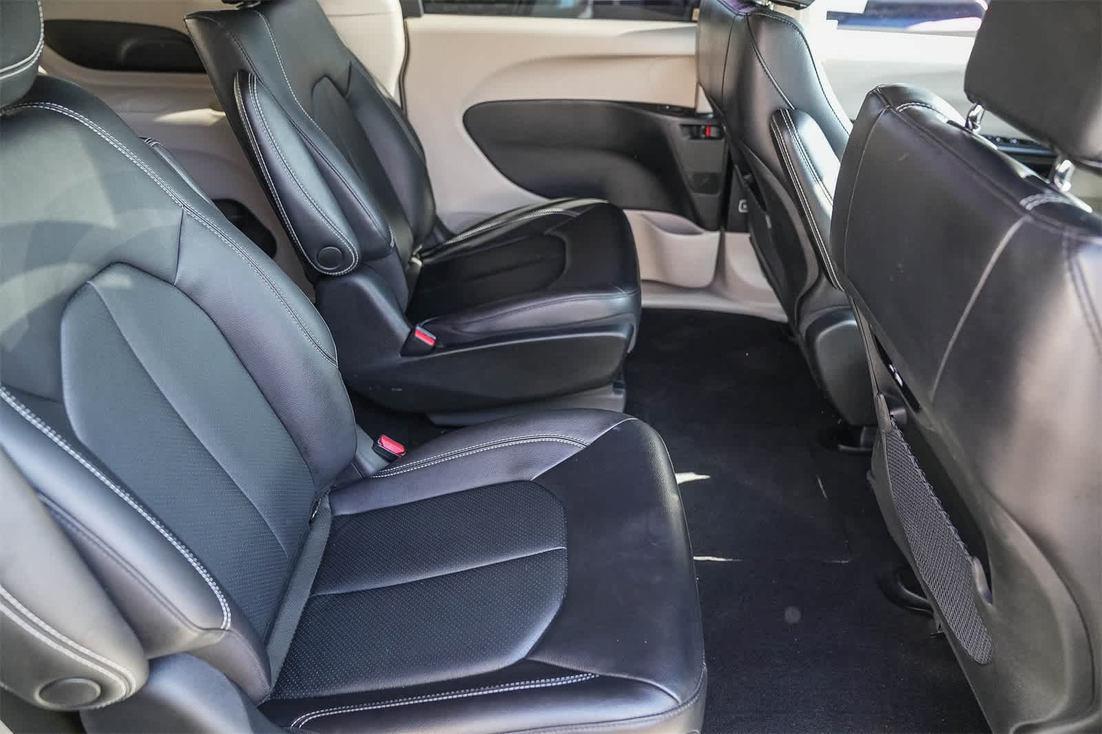 Thumbnail: 2022 Chrysler Pacifica - 16