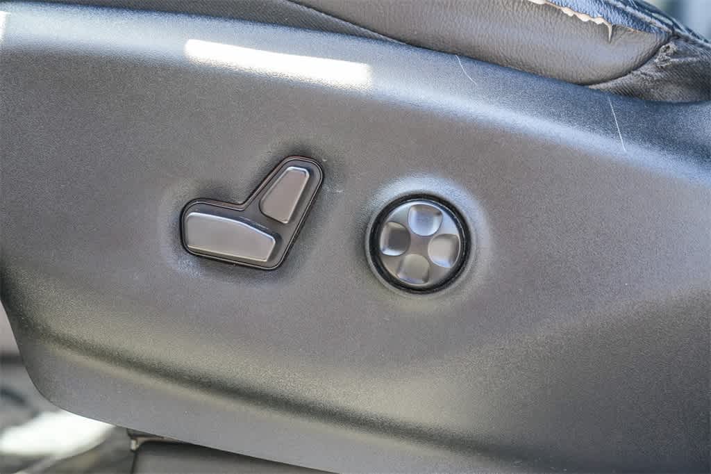 Thumbnail: 2017 Chrysler Pacifica - 18
