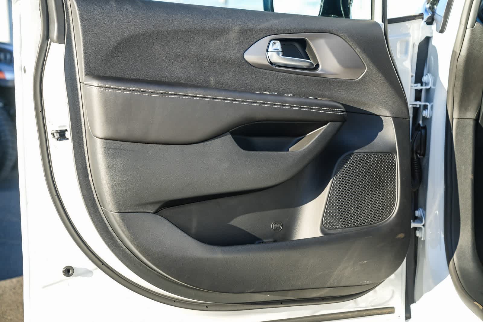 Thumbnail: 2026 Chrysler Voyager - 21