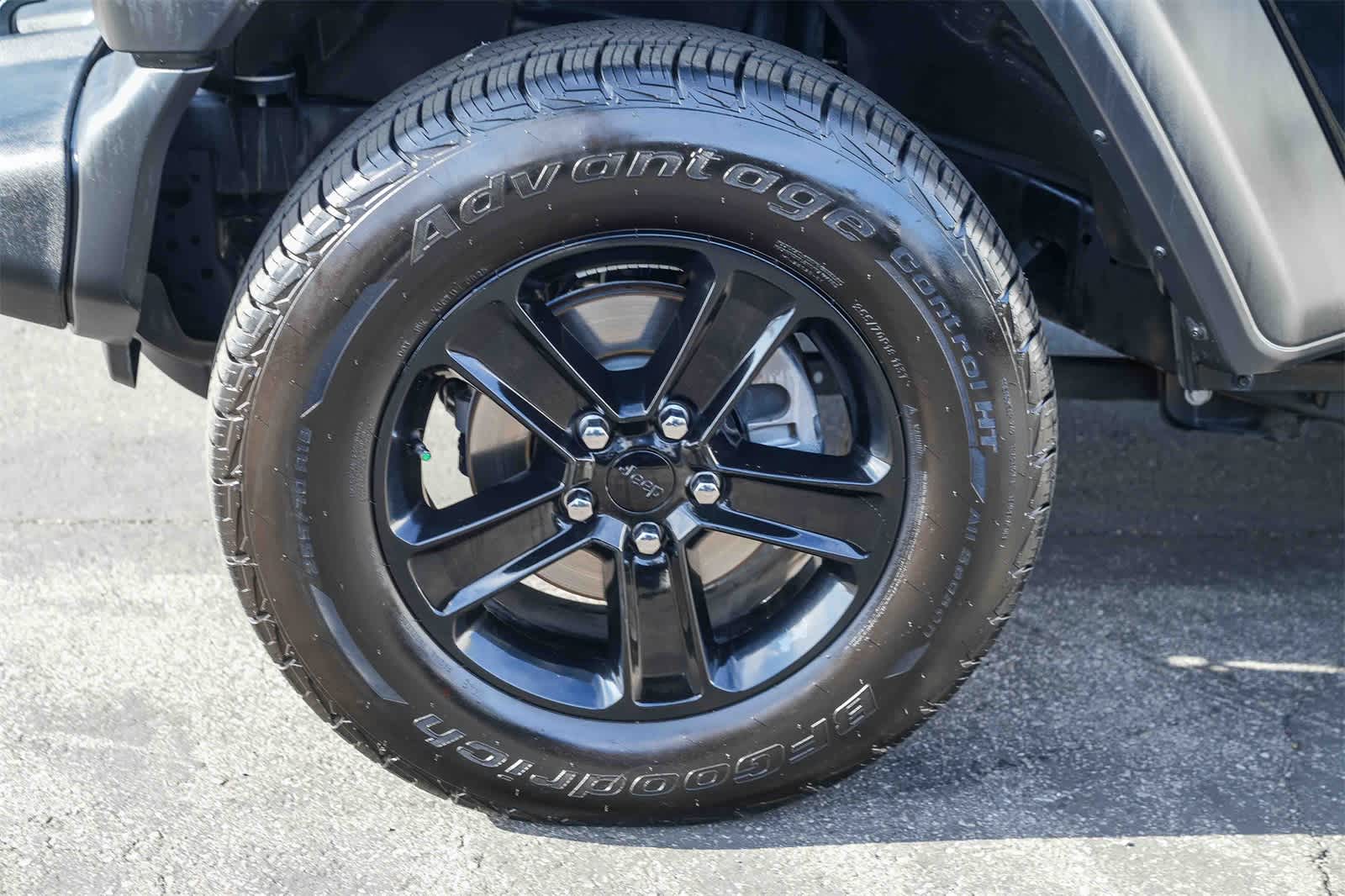 Thumbnail: 2021 Jeep Wrangler - 9