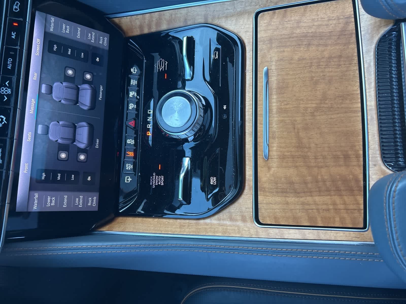 Thumbnail: 2022 Jeep Grand Wagoneer - 46