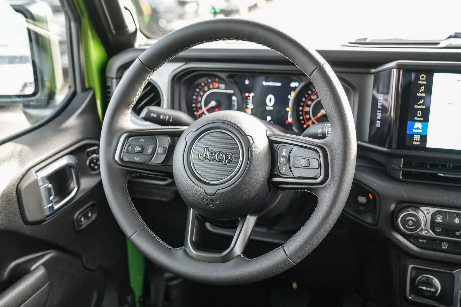 Thumbnail: 2026 Jeep Gladiator - 16