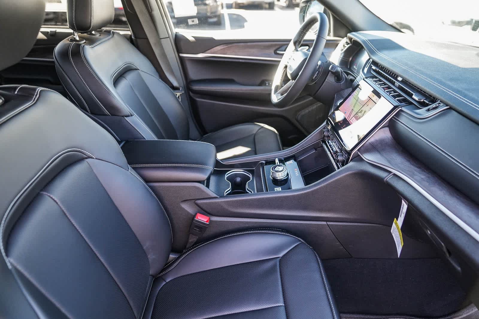 Thumbnail: 2025 Jeep Grand Cherokee - 17