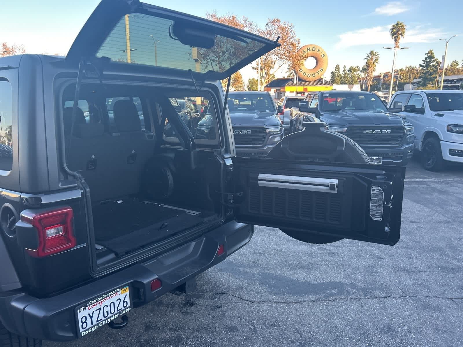 Thumbnail: 2021 Jeep Wrangler - 31