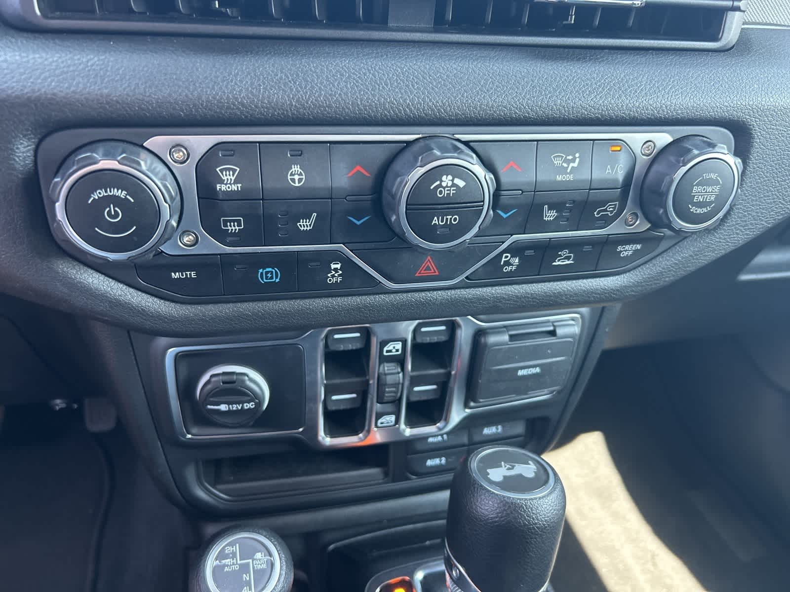 Thumbnail: 2024 Jeep Wrangler - 45