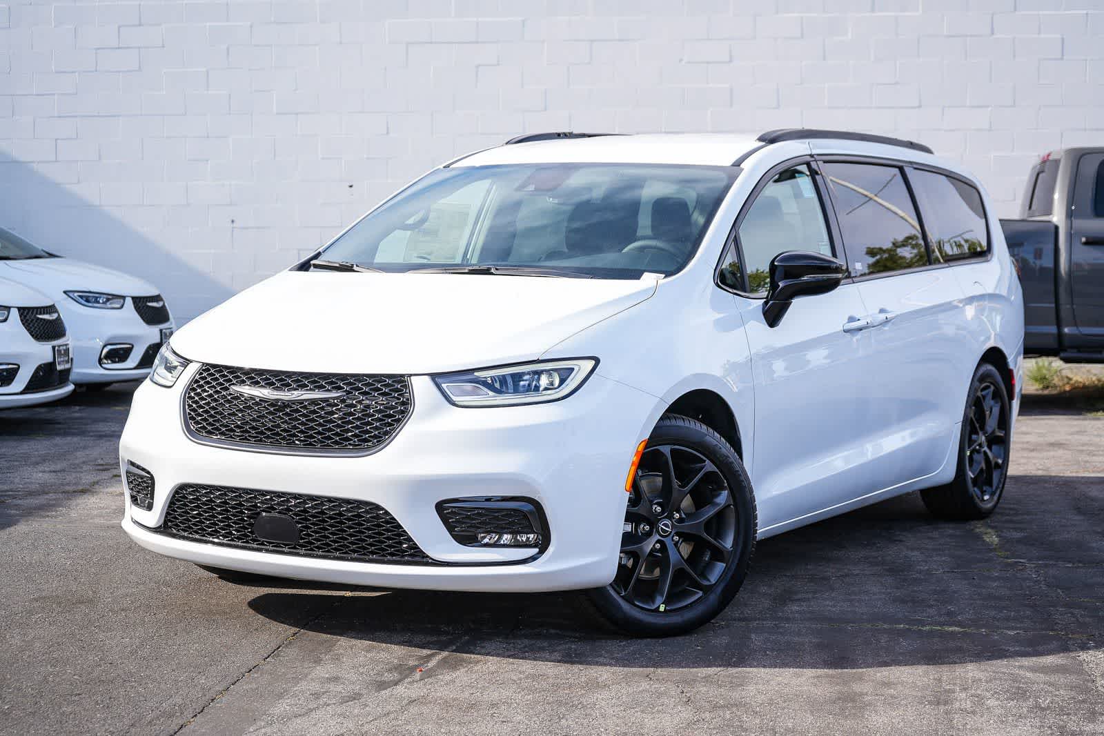 Thumbnail: 2026 Chrysler Pacifica - 1