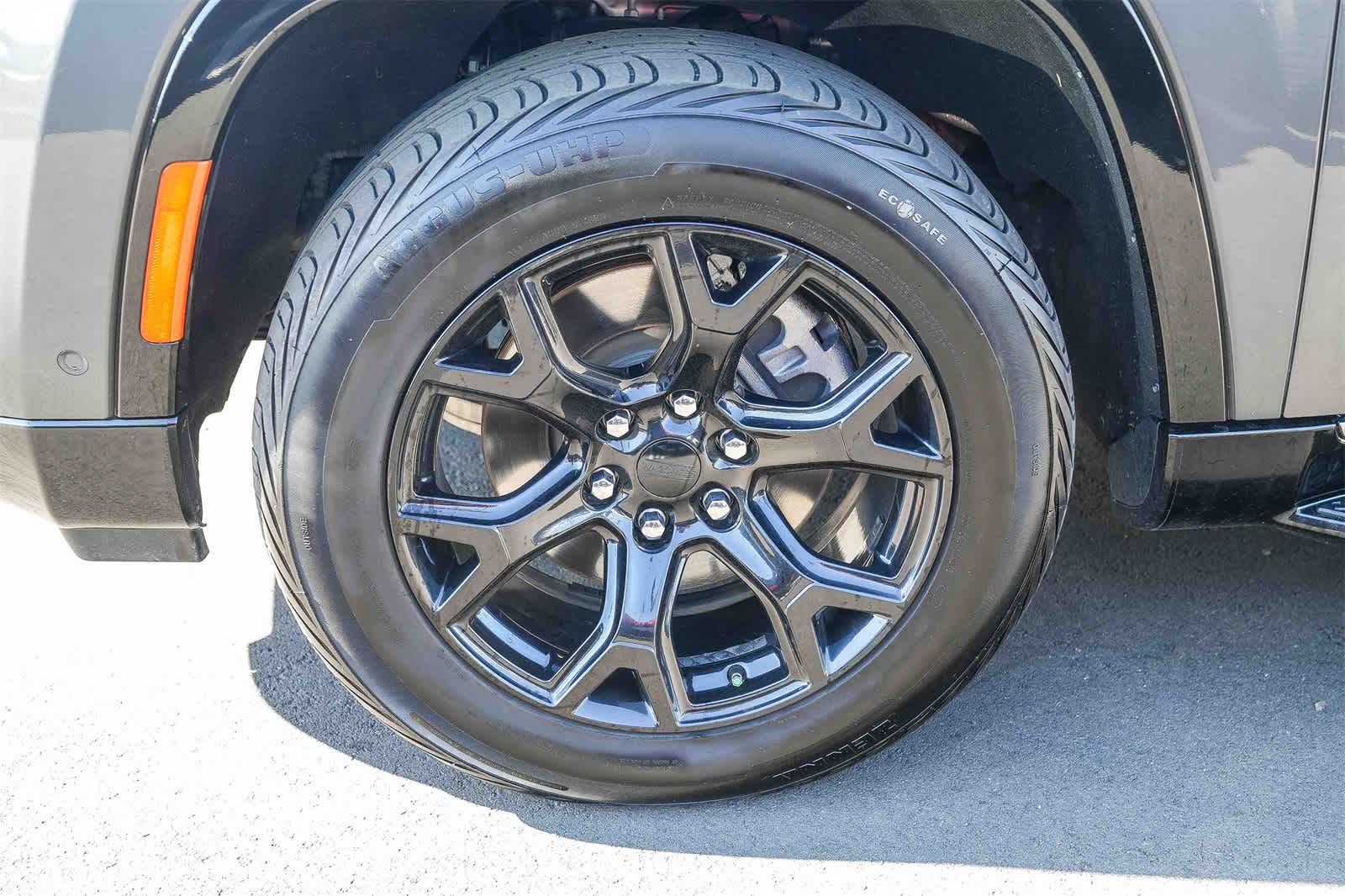 Thumbnail: 2022 Jeep Wagoneer - 8