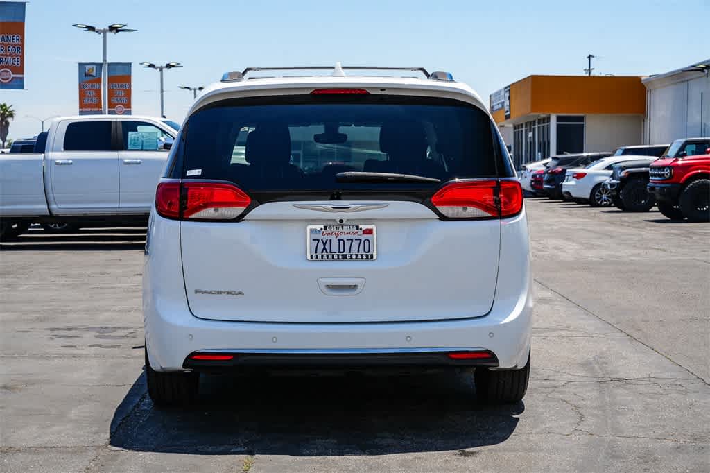 Thumbnail: 2017 Chrysler Pacifica - 5