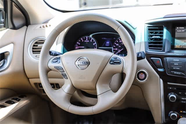 2014 Nissan Pathfinder SL 16