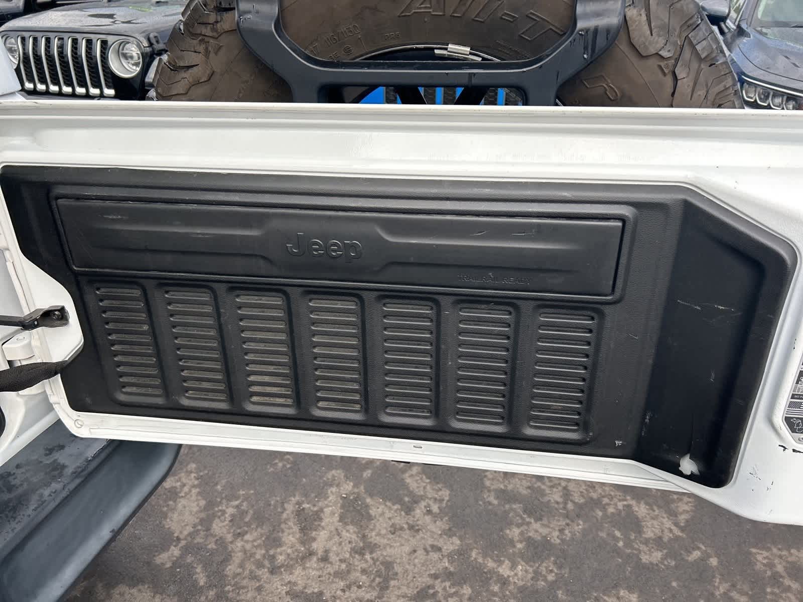 Thumbnail: 2019 Jeep Wrangler - 29